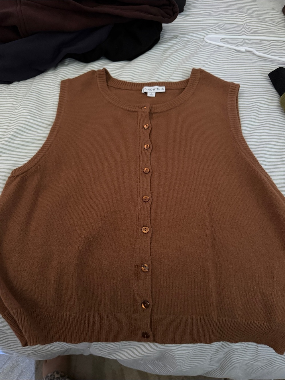 Now This Women's Brown Sleeveless Button-Front Knit Vest